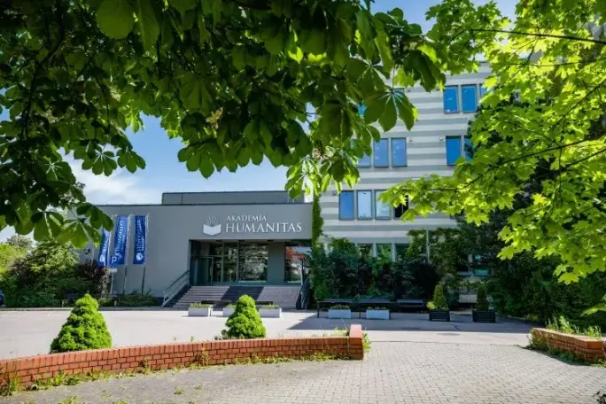 4.&nbsp;Akademia Humanitas