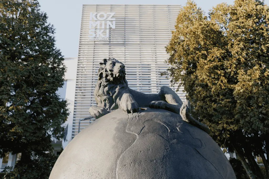 Do 2030 roku zmieni się 39 proc. kluczowych umiejętności zawodowych. Polacy znacznie rzadziej niż Europejczycy podejmują dalsze kształcenie